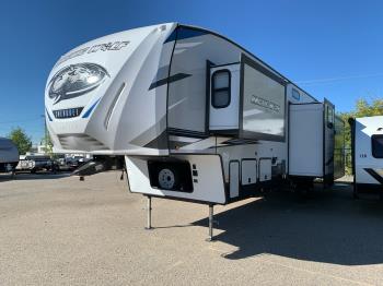 2022 CHEROKEE ARCTIC WOLF 3880SUITE