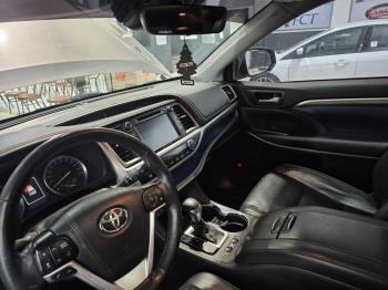 Image 7 2019 TOYOTA HIGHLANDER