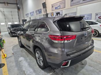 Image 4 2019 TOYOTA HIGHLANDER