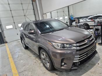 Image 2 2019 TOYOTA HIGHLANDER