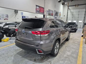 Image 3 2019 TOYOTA HIGHLANDER